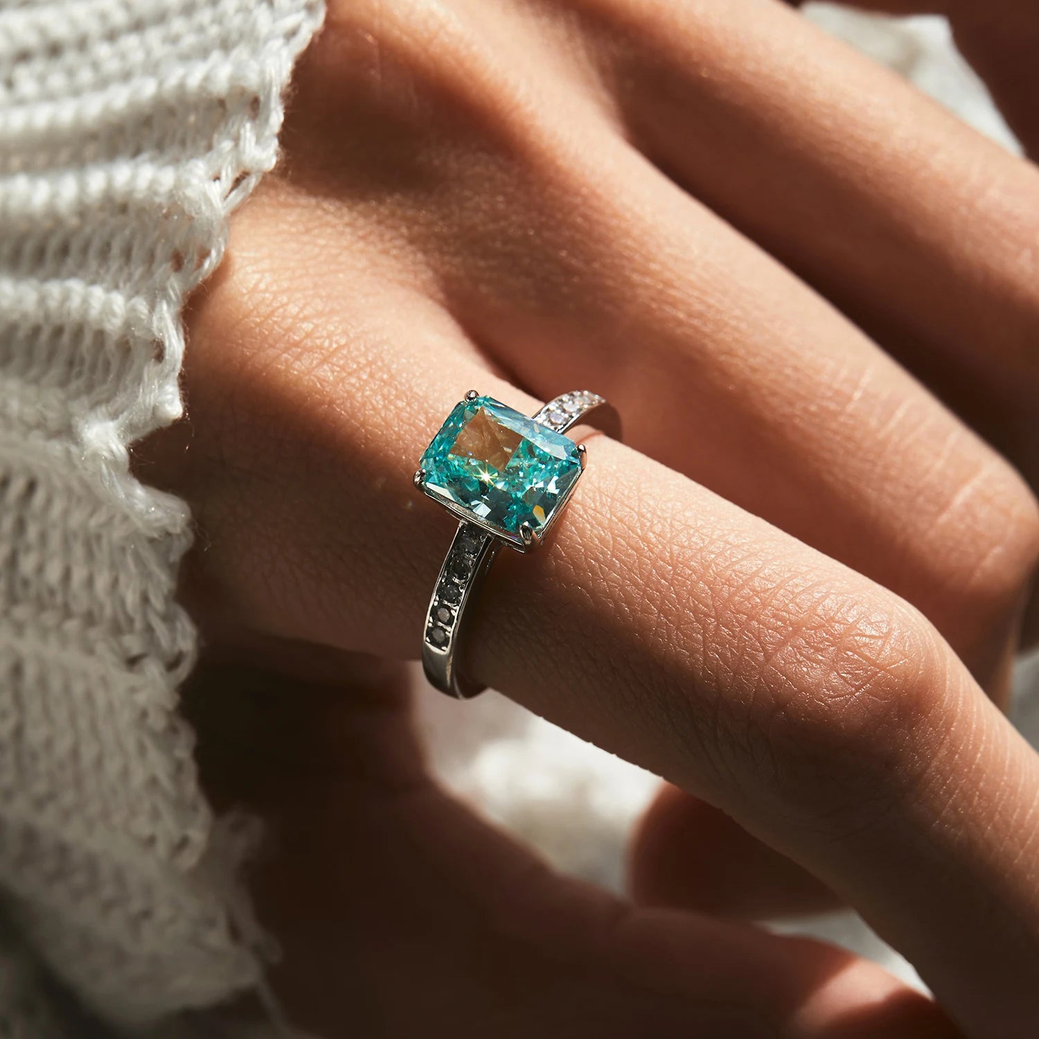 Luxurious Paraiba Ice-Cut Cubic Zirconia Cocktail Ring